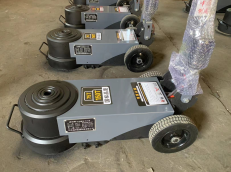 卧式千斤顶工作辅助设备调节高度位置